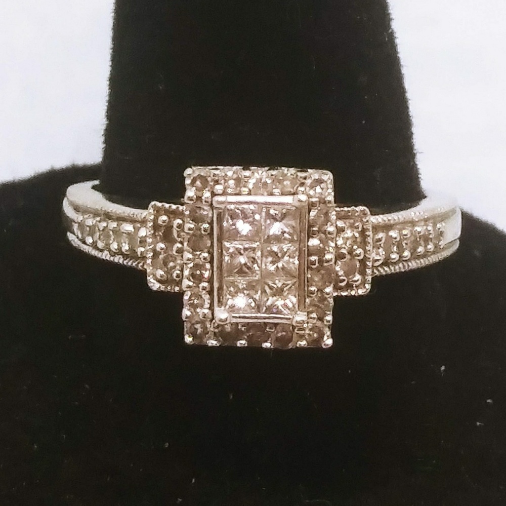 10k white gold and diamond ring